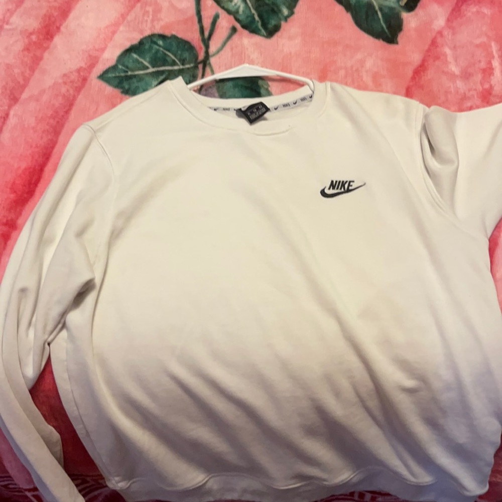New never worn Nike pullover